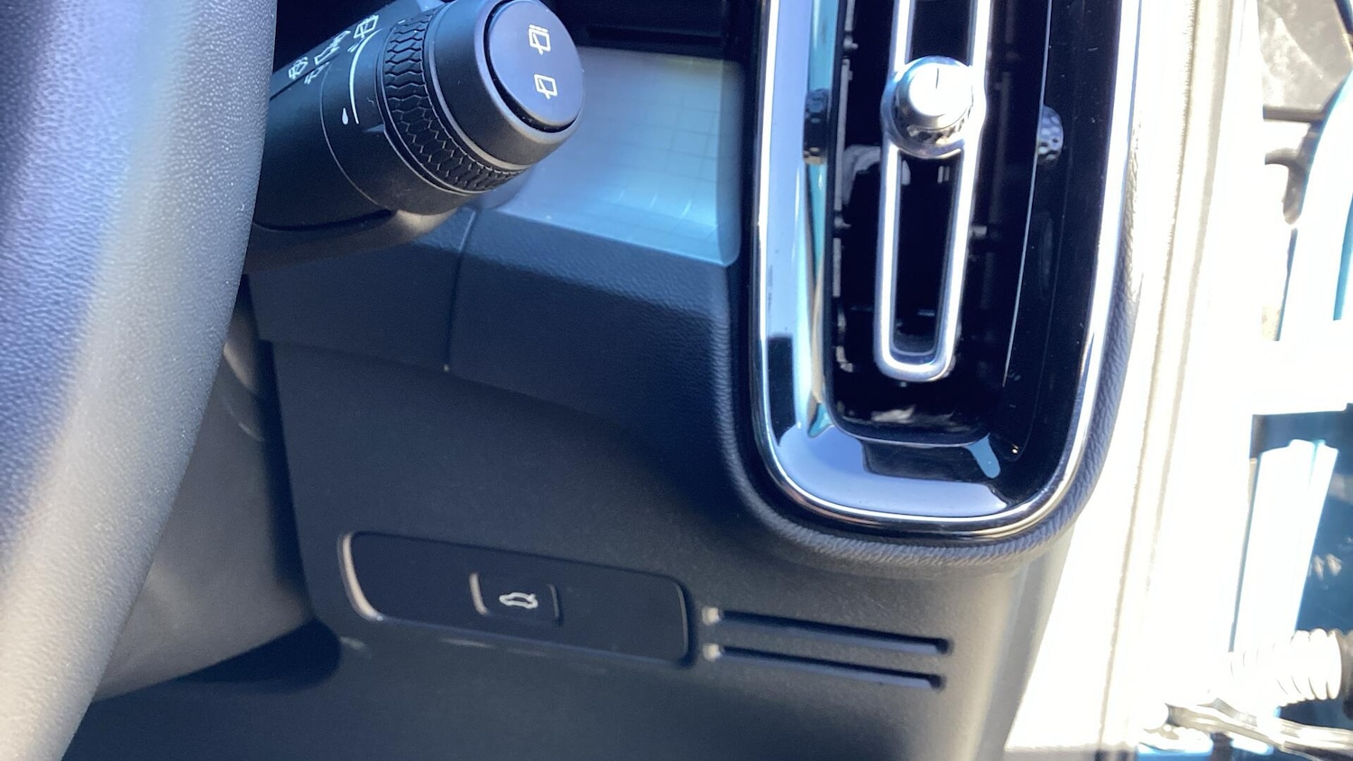 Used Volvo XC40 2023 for sale - 76753327: Photo 37