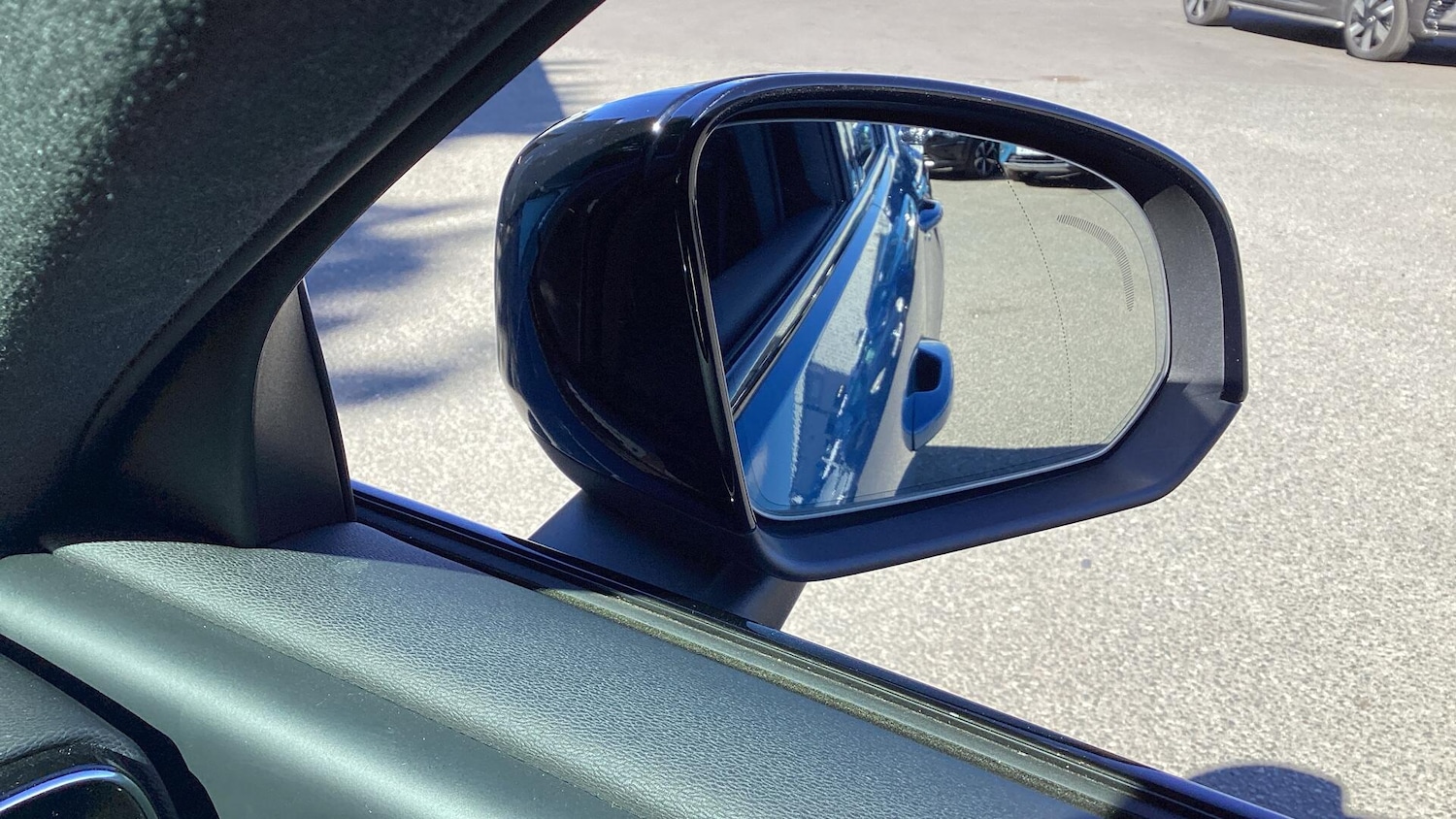 Used Volvo XC40 2023 for sale - 76753327: Photo 39