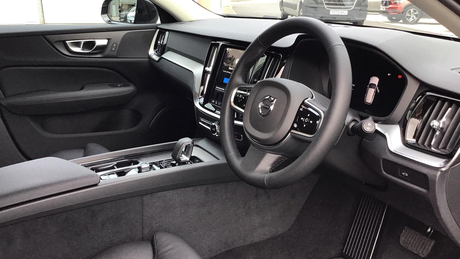 Used Volvo V60 2025 for sale - 76549435: Photo 4