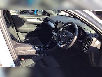 Used Volvo XC40 2025 for sale - 76239277: Photo 4