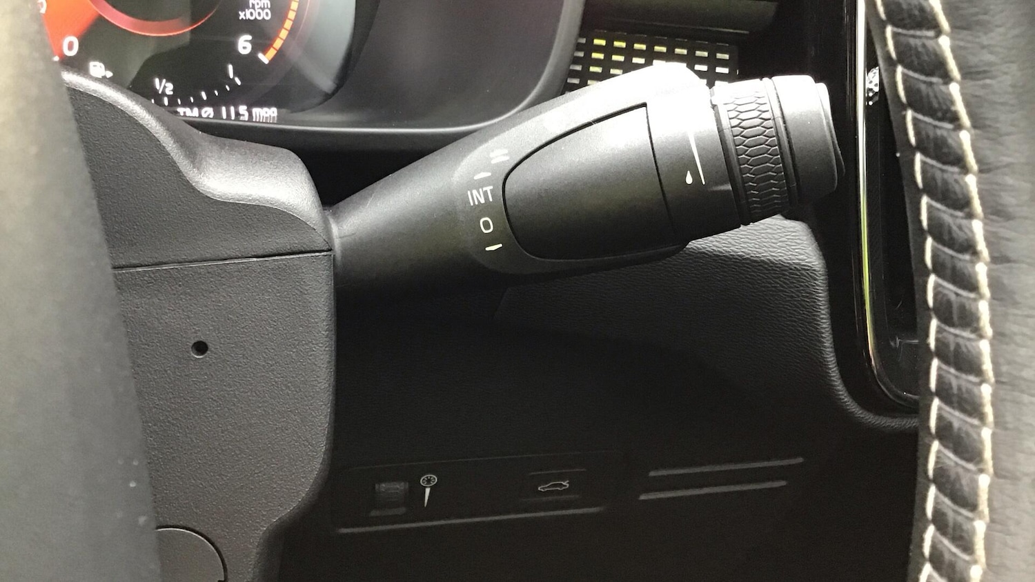 Used Volvo XC40 for sale - 76727890: Photo 25