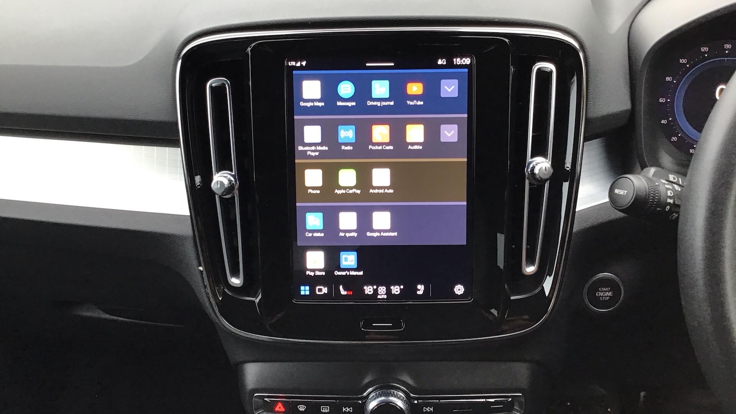 Used Volvo XC40 2023 for sale - 76657706: Photo 12