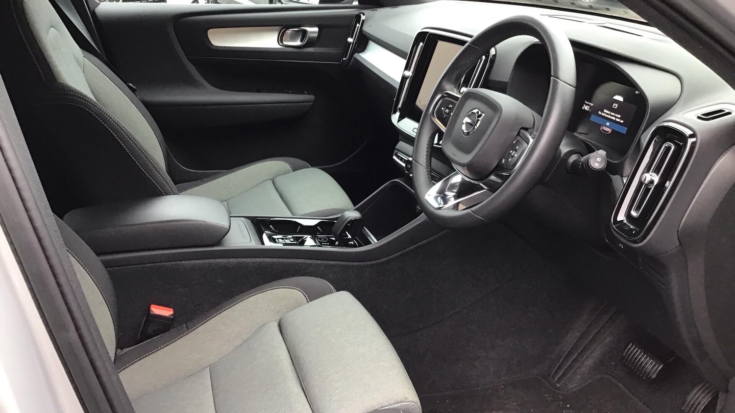 Used Volvo XC40 2023 for sale - 76657706: Photo 4