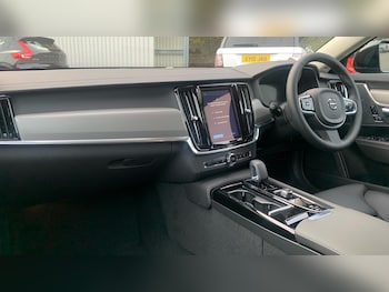 Used Volvo V90 2024 for sale - 75622951: Photo