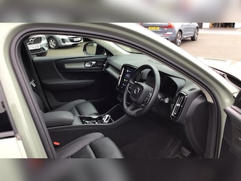 Used Volvo XC40 2025 for sale - 76239852: Photo 4