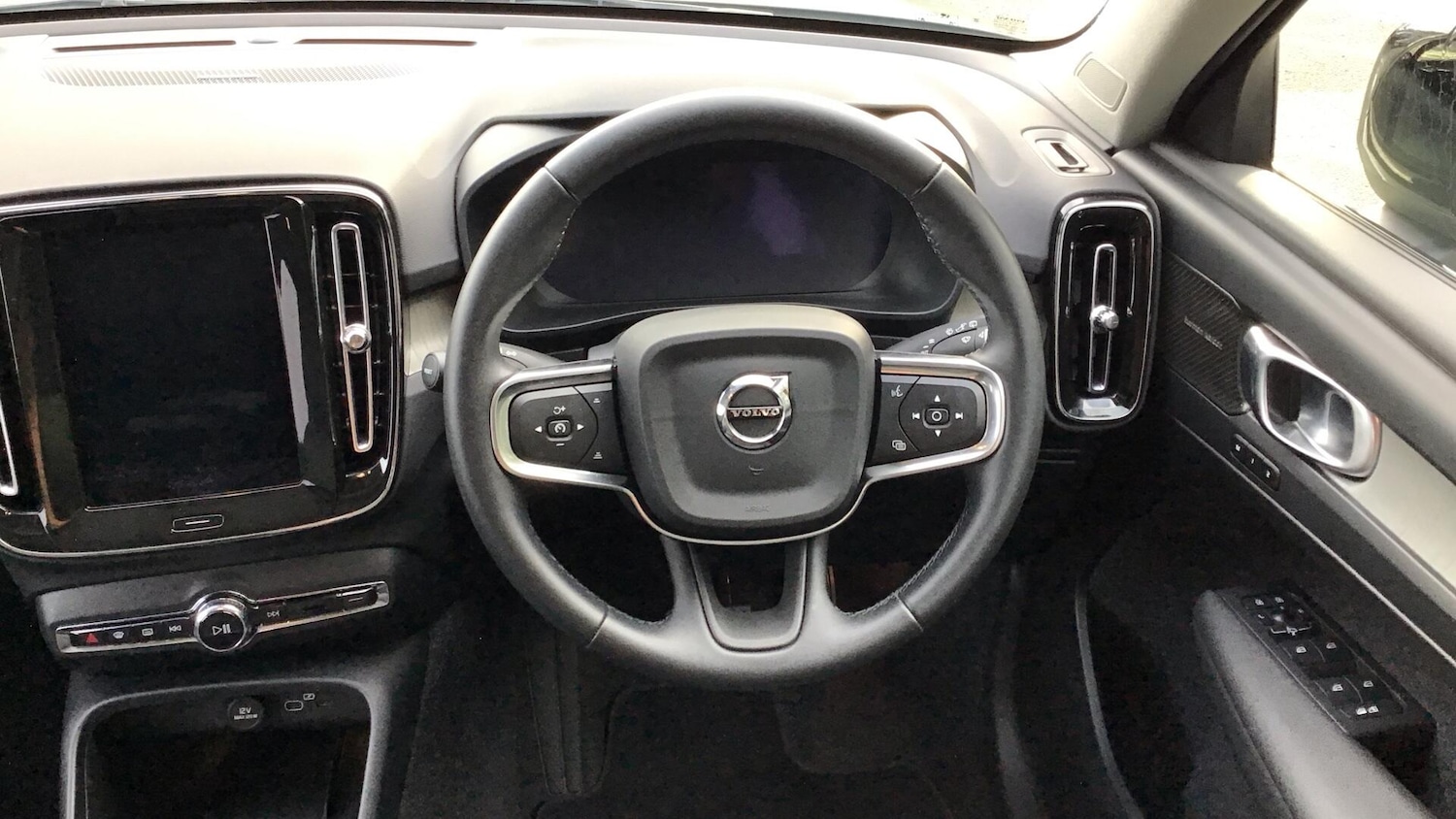 Used Volvo XC40 2024 for sale - 76620564: Photo 10