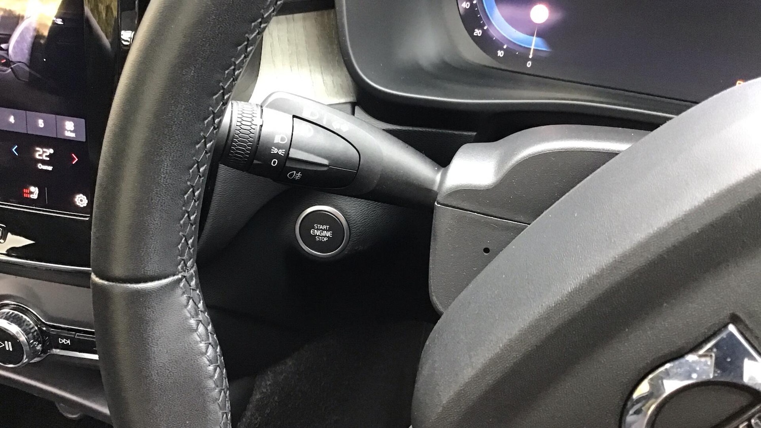 Used Volvo XC40 2024 for sale - 76620564: Photo 30