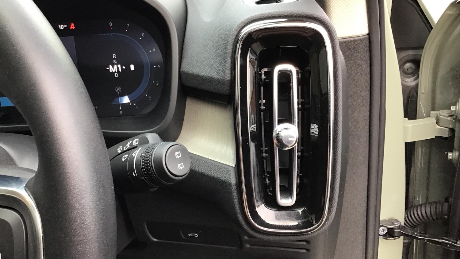 Used Volvo XC40 2024 for sale - 76620564: Photo 32