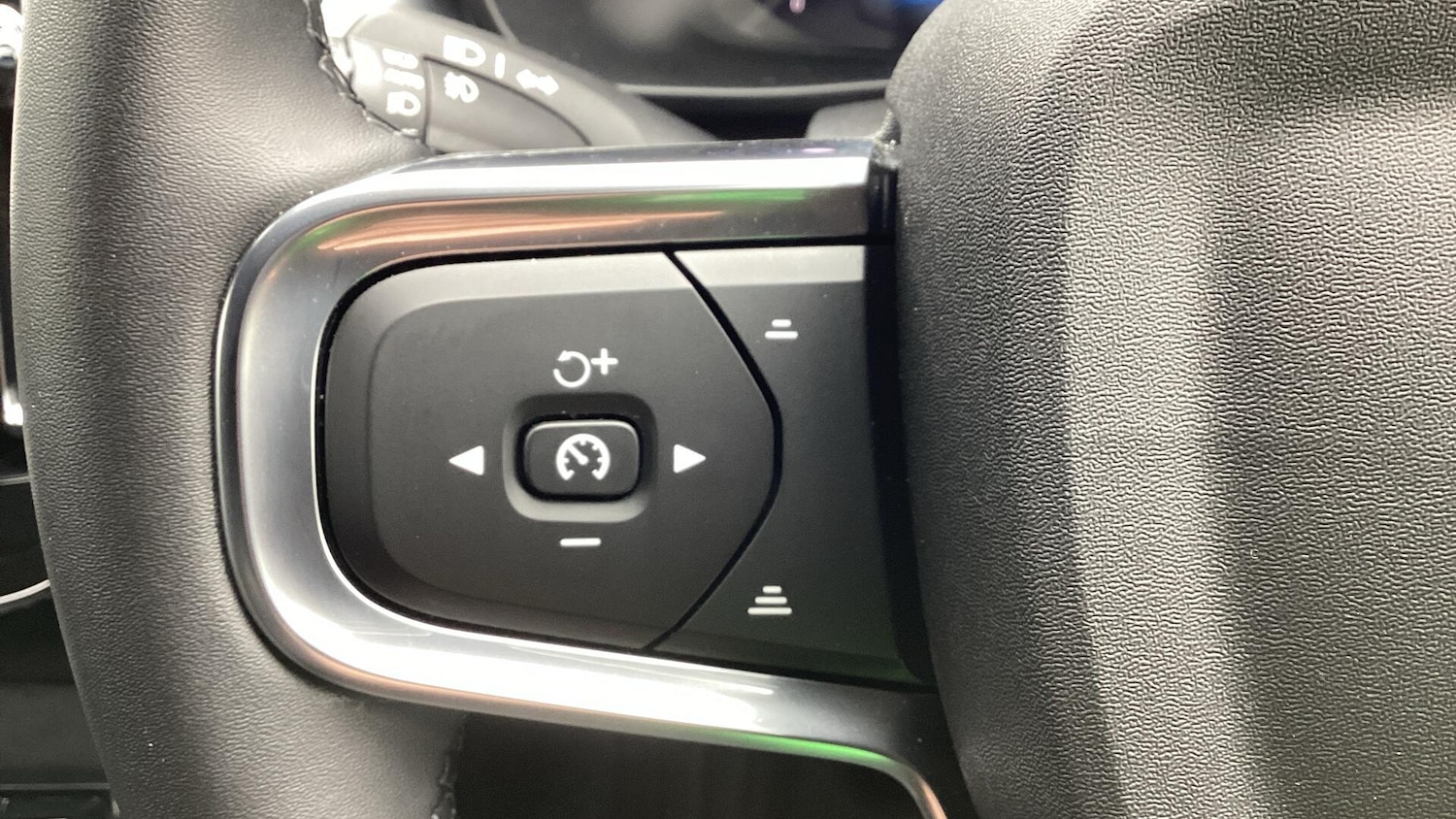 Used Volvo XC40 2025 for sale - 78203864: Photo 24