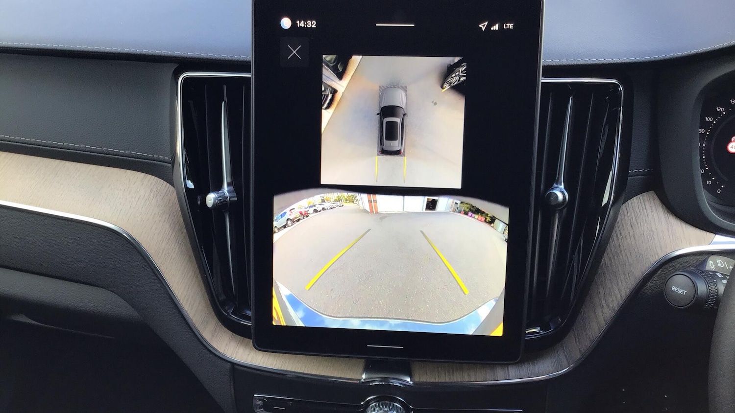 Used Volvo XC60 2025 for sale - 77330698: Photo 19