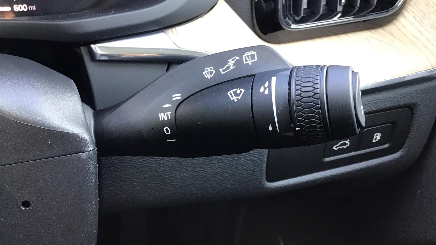 Used Volvo XC60 2025 for sale - 77330698: Photo 32