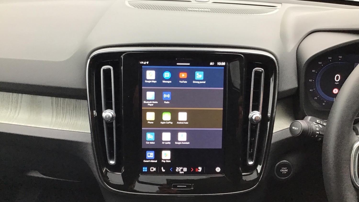 Used Volvo XC40 2024 for sale - 76645965: Photo 12