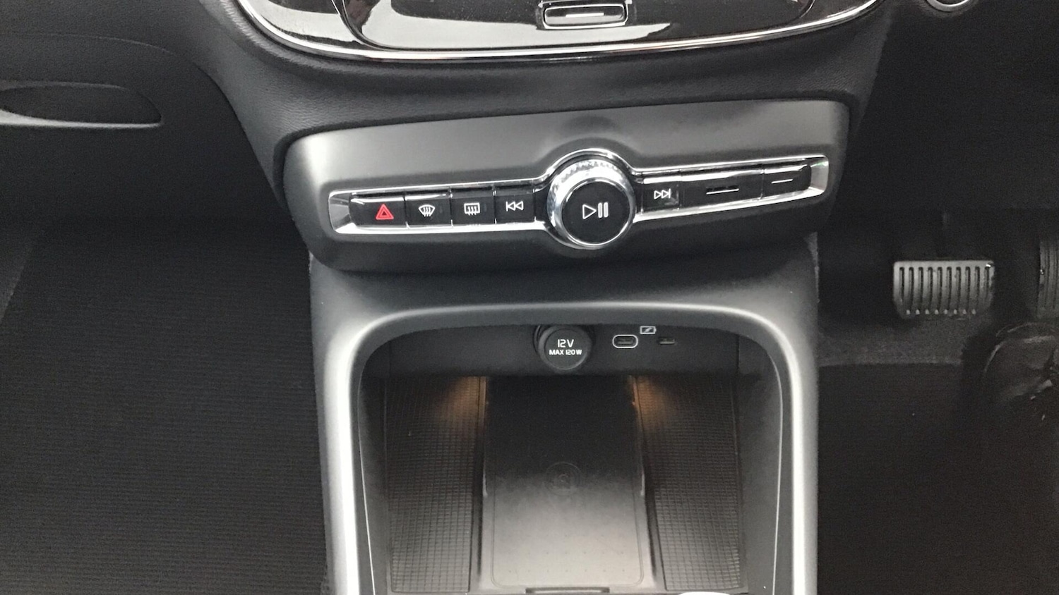 Used Volvo XC40 2024 for sale - 76645965: Photo 17