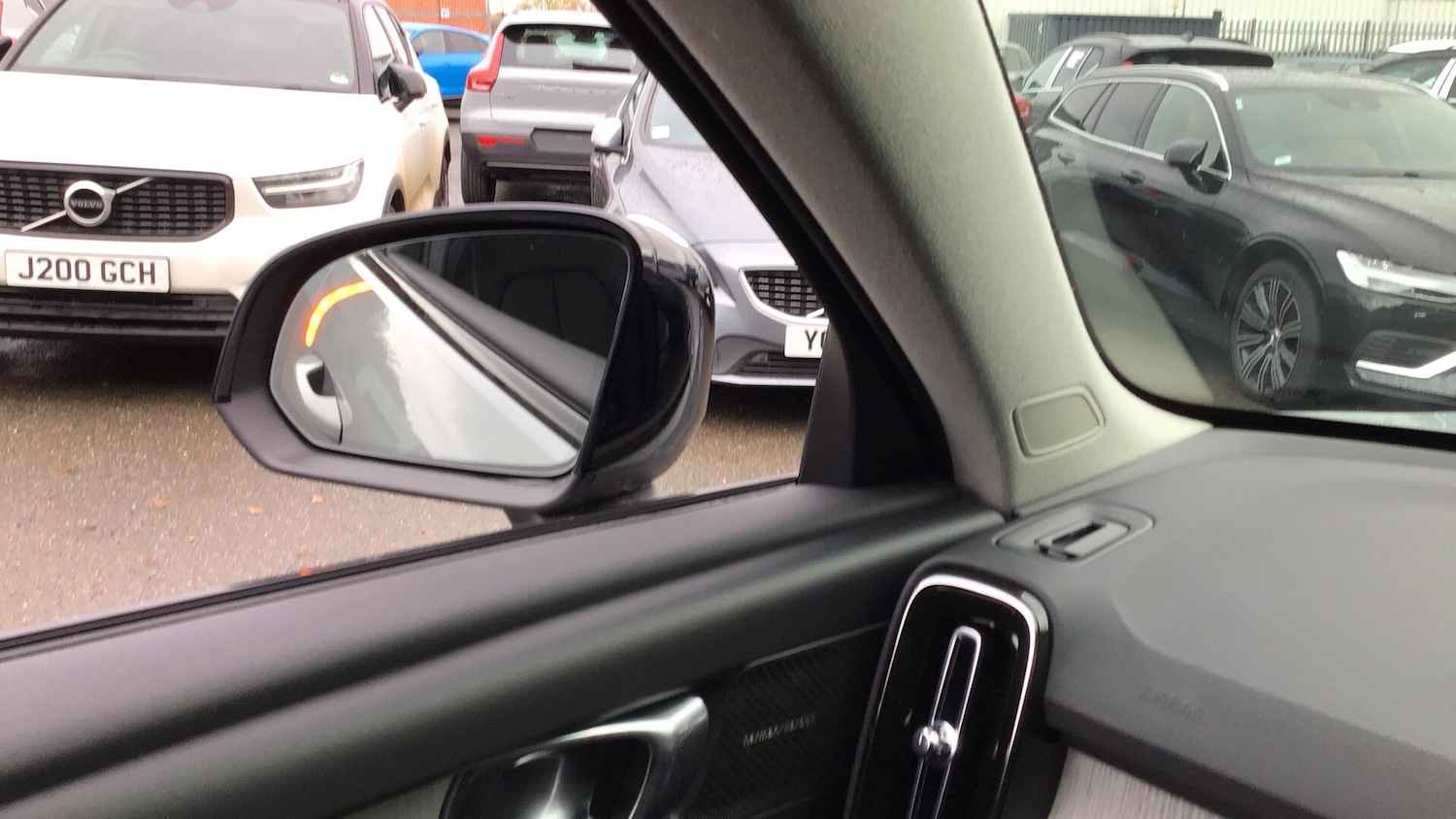 Used Volvo XC40 2024 for sale - 76645965: Photo 28