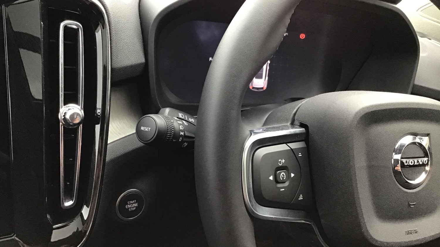 Used Volvo XC40 2024 for sale - 76645965: Photo 29