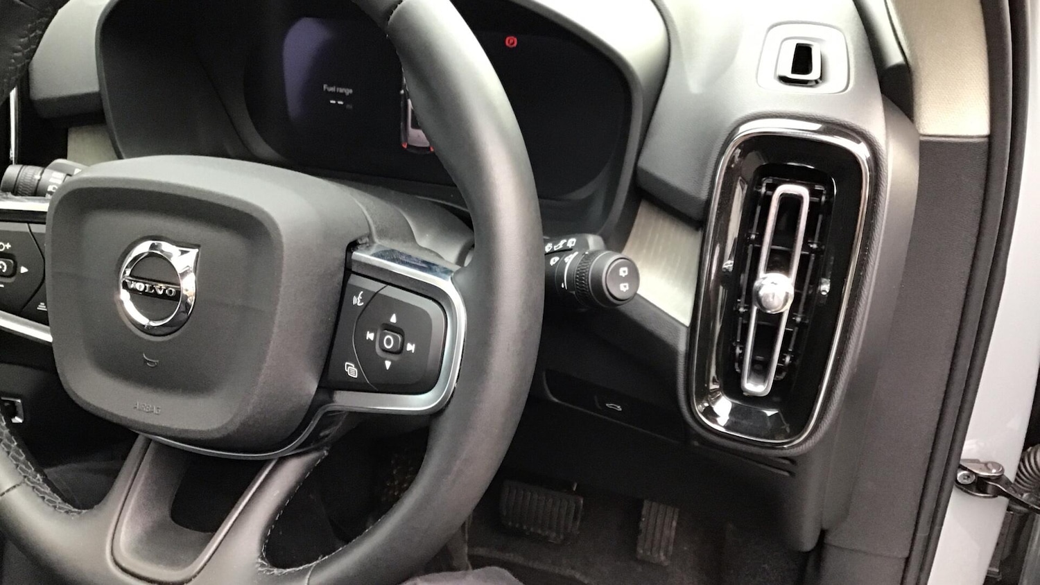 Used Volvo XC40 2024 for sale - 76645965: Photo 31