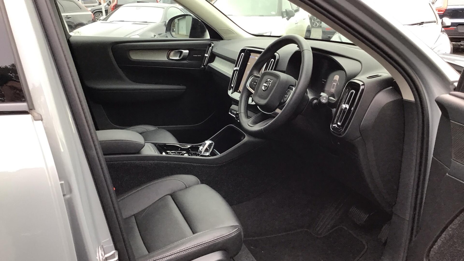 Used Volvo XC40 2024 for sale - 76645965: Photo 4