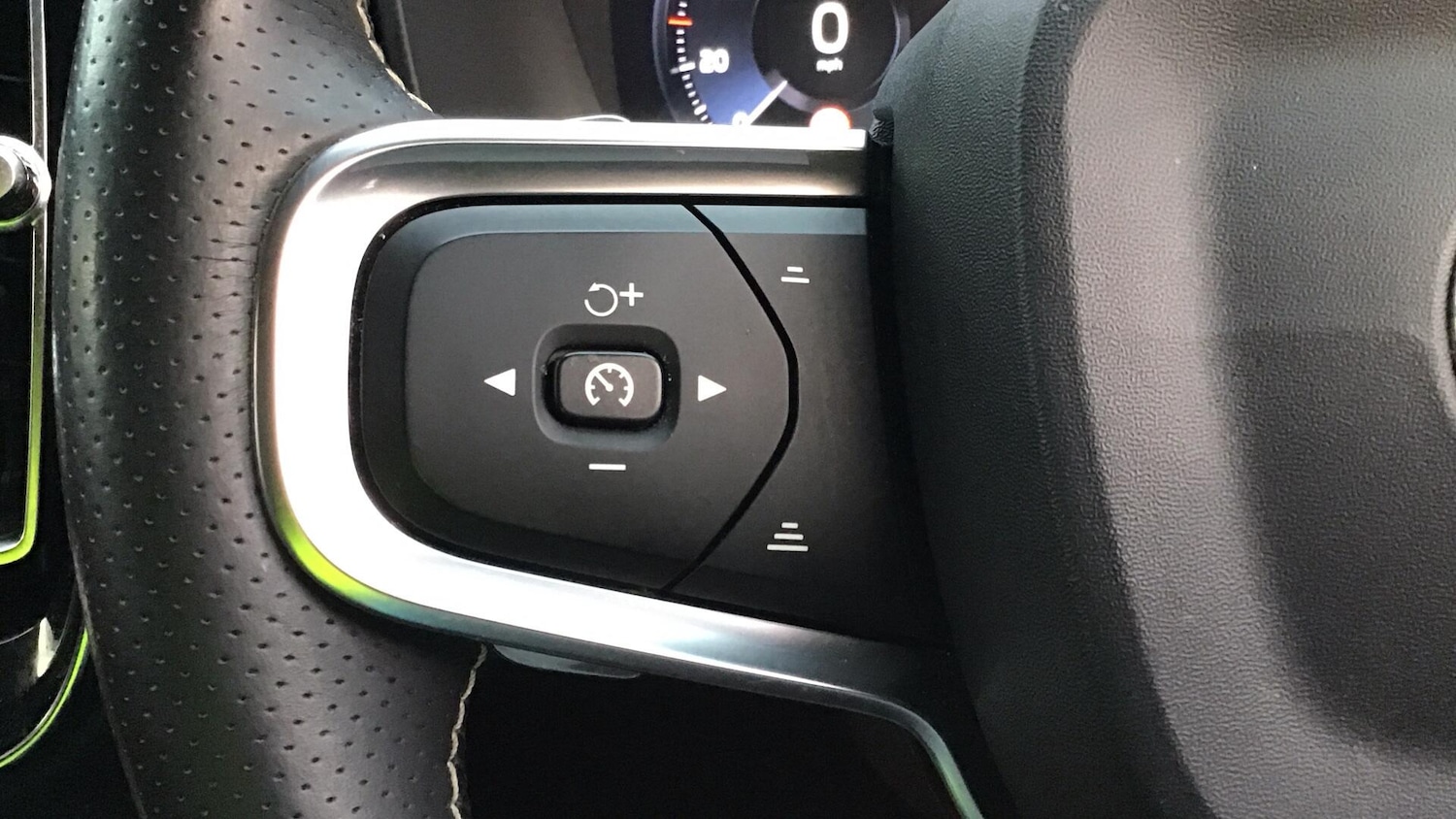 Used Volvo XC40 2018 for sale - 77253761: Photo 22