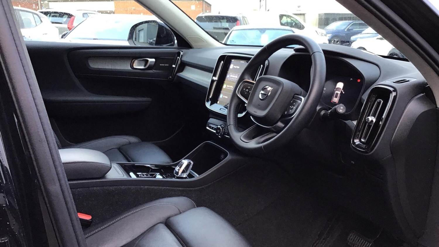 Used Volvo XC40 2024 for sale - 76701962: Photo 4