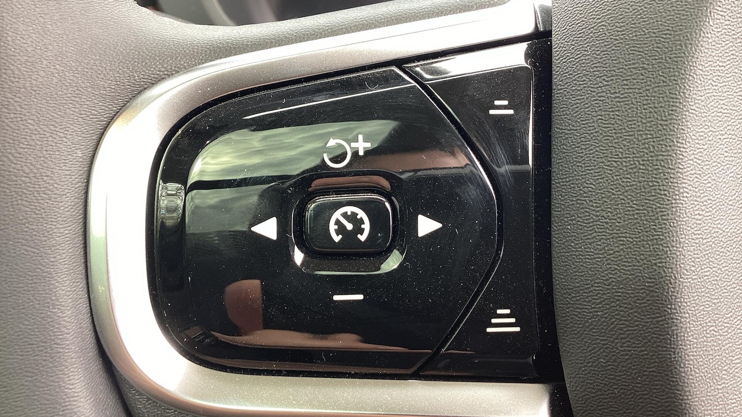 Used Volvo XC60 2025 for sale - 76613412: Photo 18