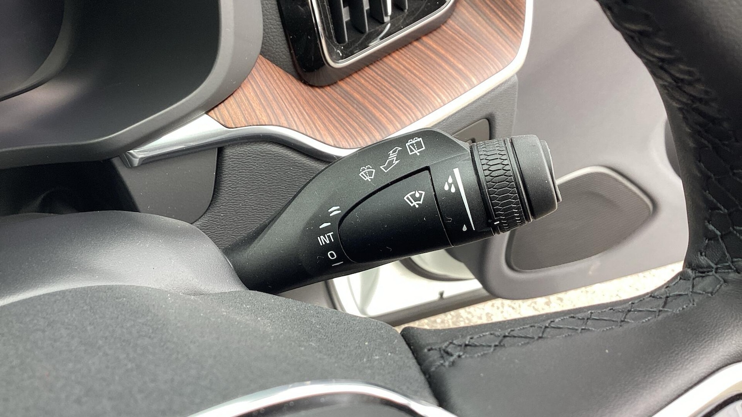 Used Volvo XC60 2025 for sale - 76613412: Photo 25