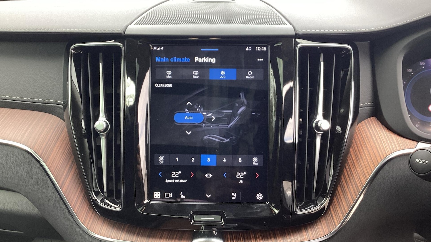 Used Volvo XC60 2025 for sale - 76613412: Photo 35