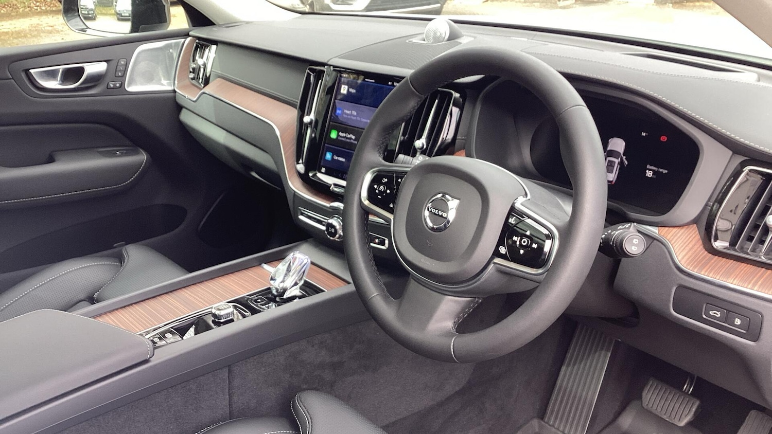 Used Volvo XC60 2025 for sale - 76613412: Photo 5