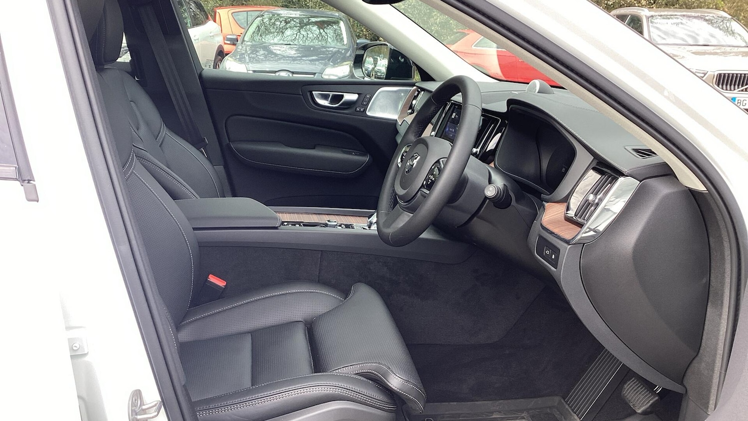 Used Volvo XC60 2025 for sale - 76613412: Photo 9