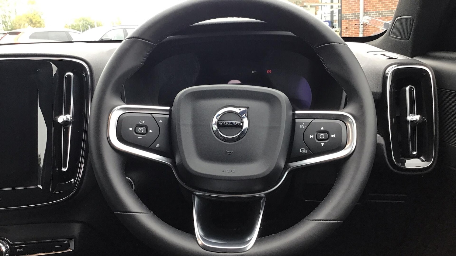 Used Volvo XC40 2024 for sale - 76753206: Photo 10