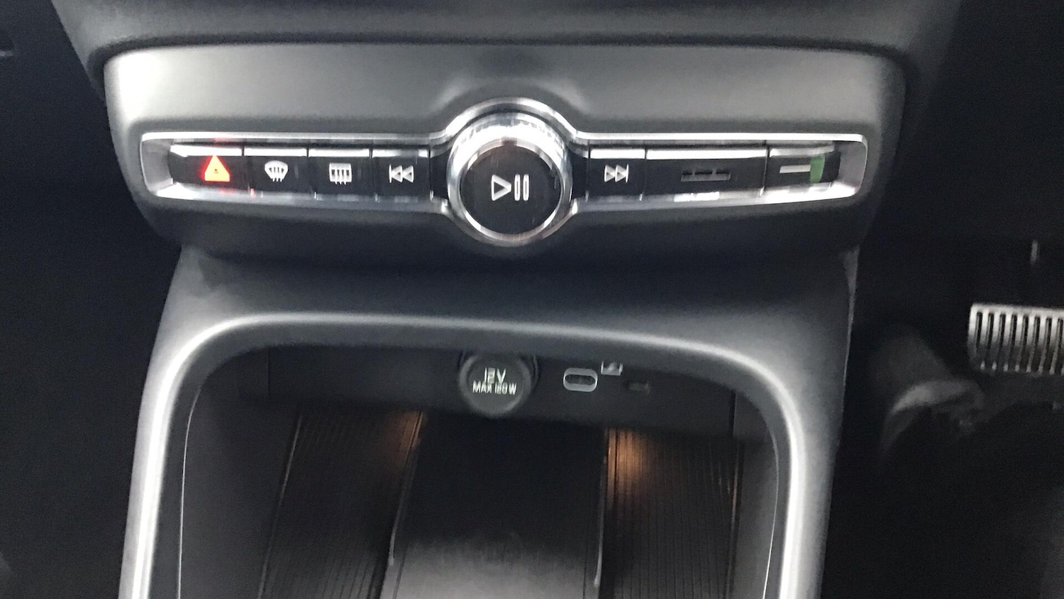 Used Volvo XC40 2024 for sale - 76753206: Photo 17