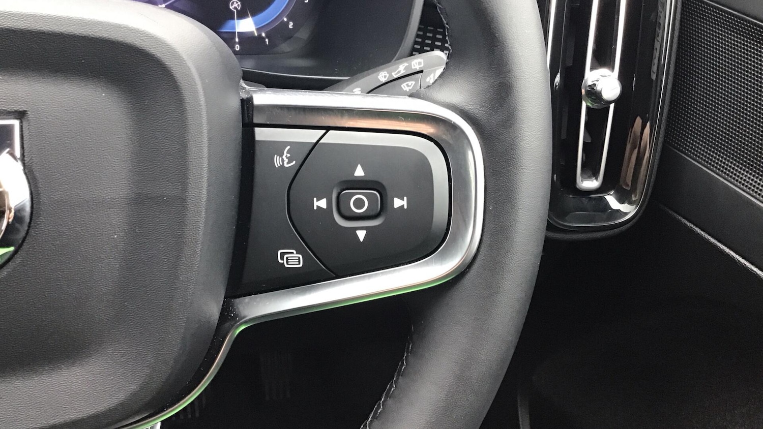 Used Volvo XC40 2024 for sale - 76753206: Photo 23