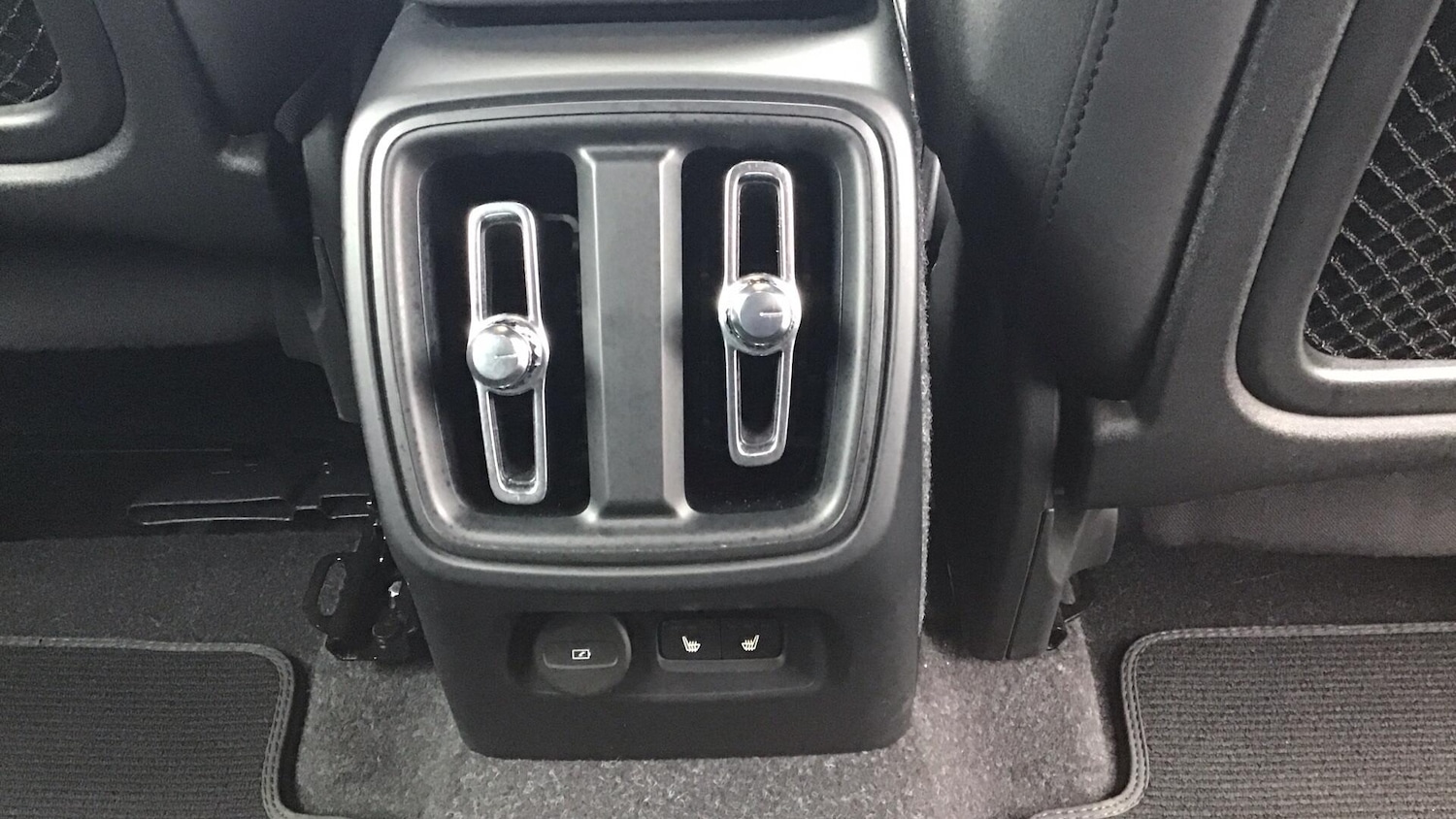 Used Volvo XC40 2024 for sale - 76753206: Photo 33