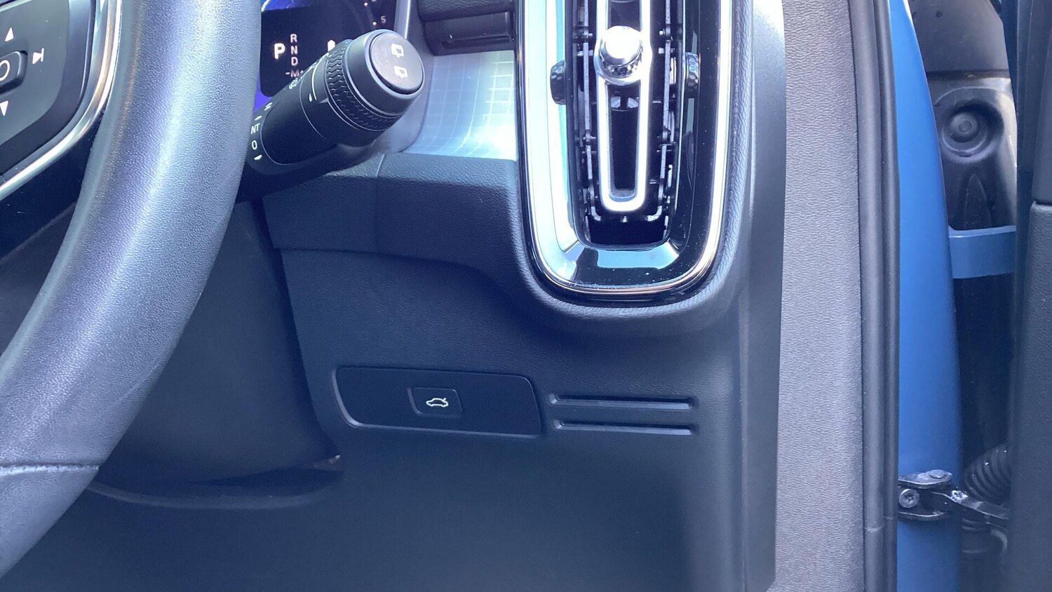 Used Volvo XC40 2023 for sale - 78072027: Photo 32