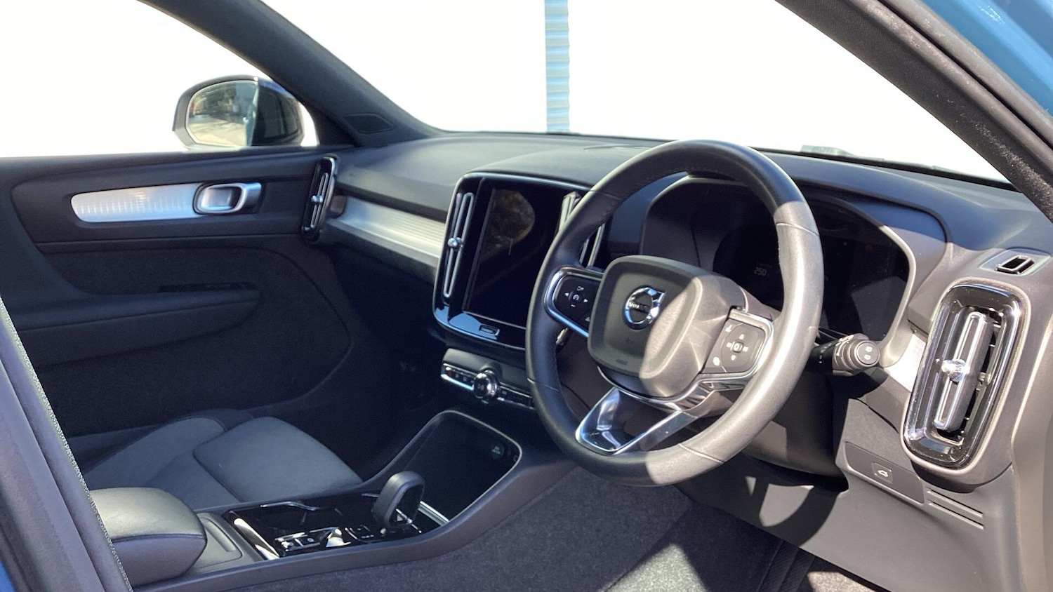 Used Volvo XC40 2023 for sale - 78072027: Photo 4