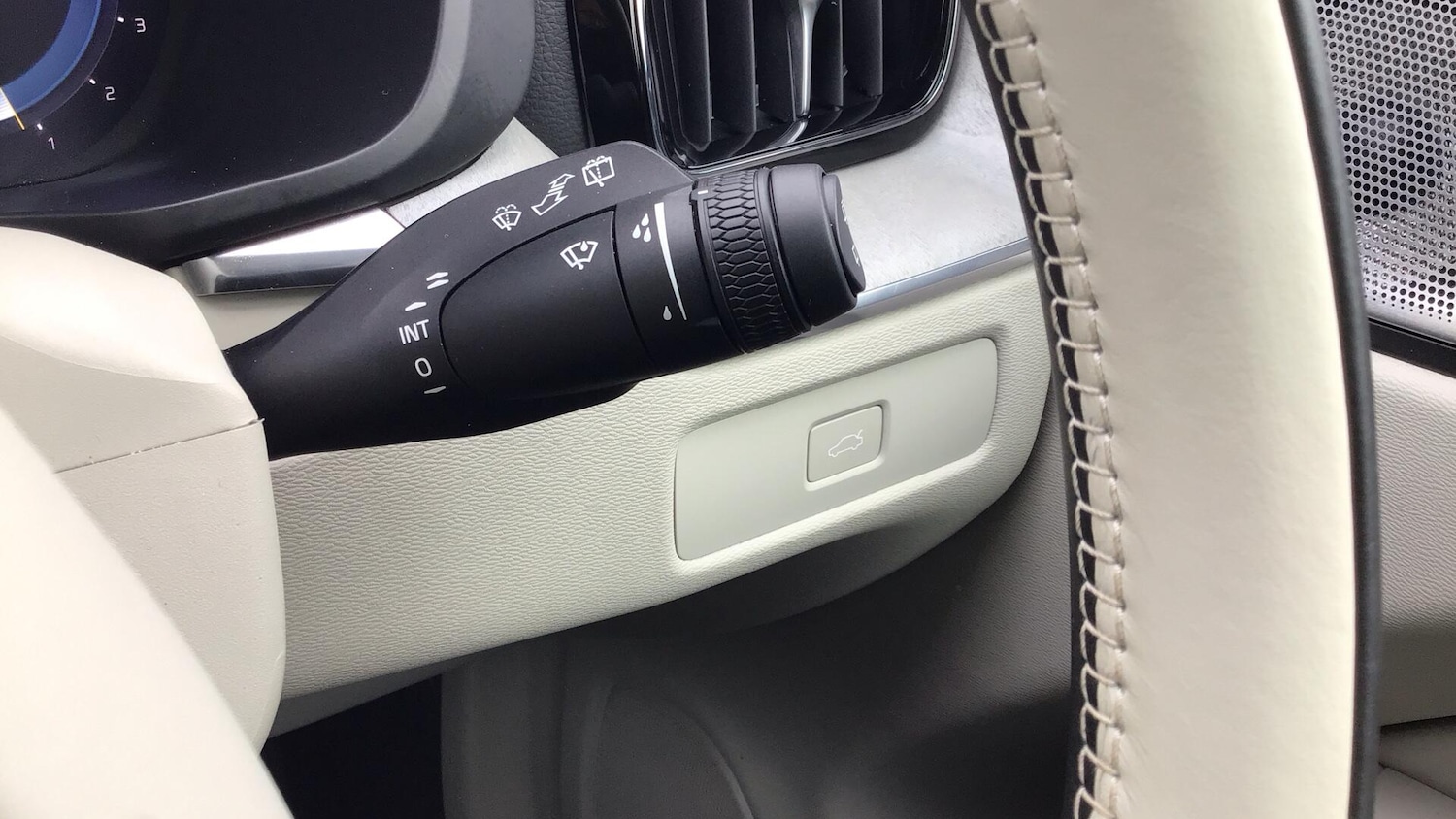 Used Volvo XC60 2023 for sale - 76485146: Photo 32