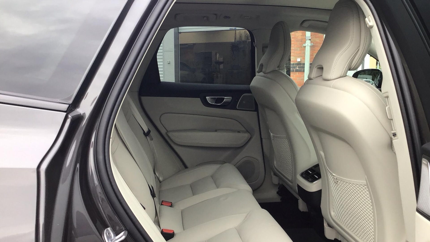 Used Volvo XC60 2023 for sale - 76485146: Photo 6