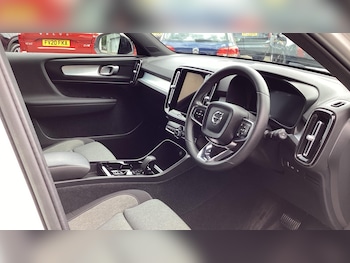 Used Volvo XC40 2023 for sale - 79268455: Photo