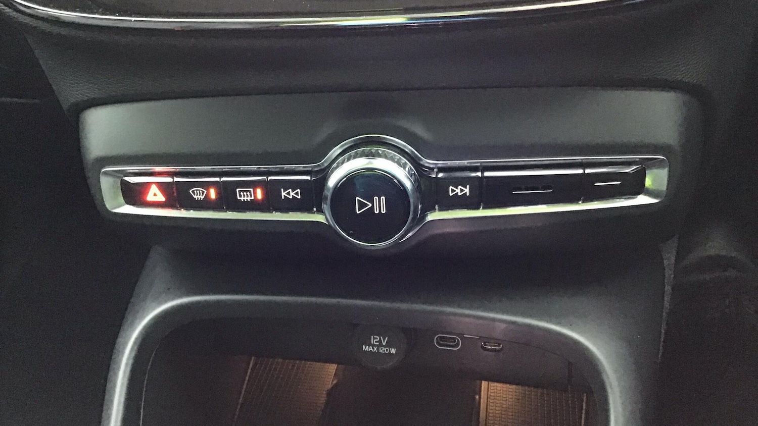 Used Volvo XC40 2025 for sale - 77101725: Photo 17