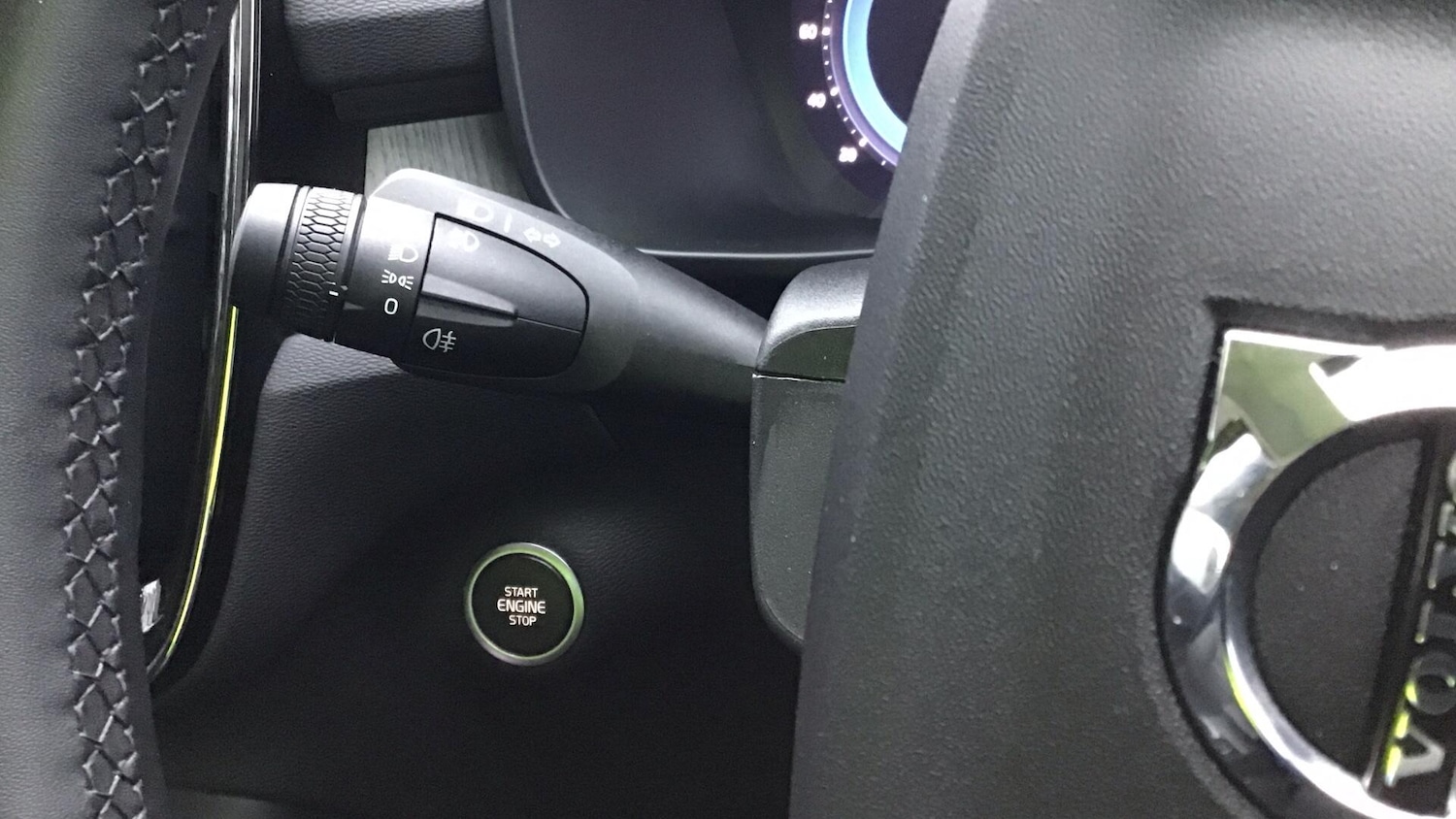 Used Volvo XC40 2025 for sale - 77101725: Photo 28