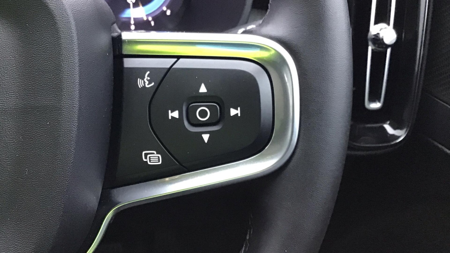 Used Volvo XC40 2025 for sale - 77101725: Photo 29