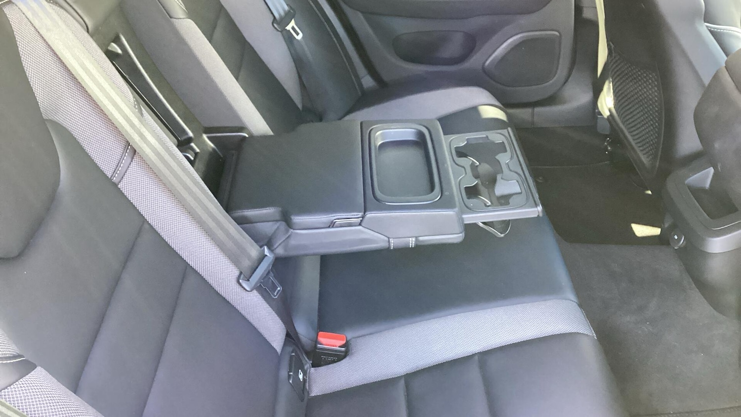 Used Volvo V60 for sale - 78115749: Photo 38