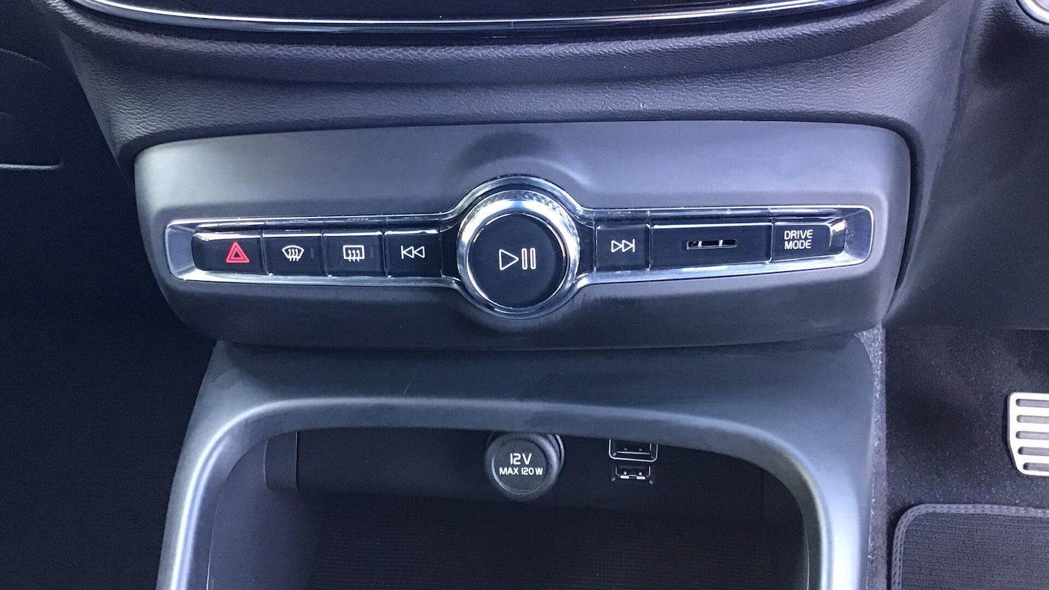 Used Volvo XC40 2022 for sale - 76597430: Photo 17