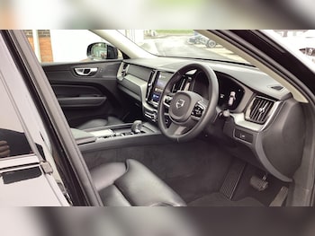 Used Volvo XC60 2023 for sale - 77130924: Photo