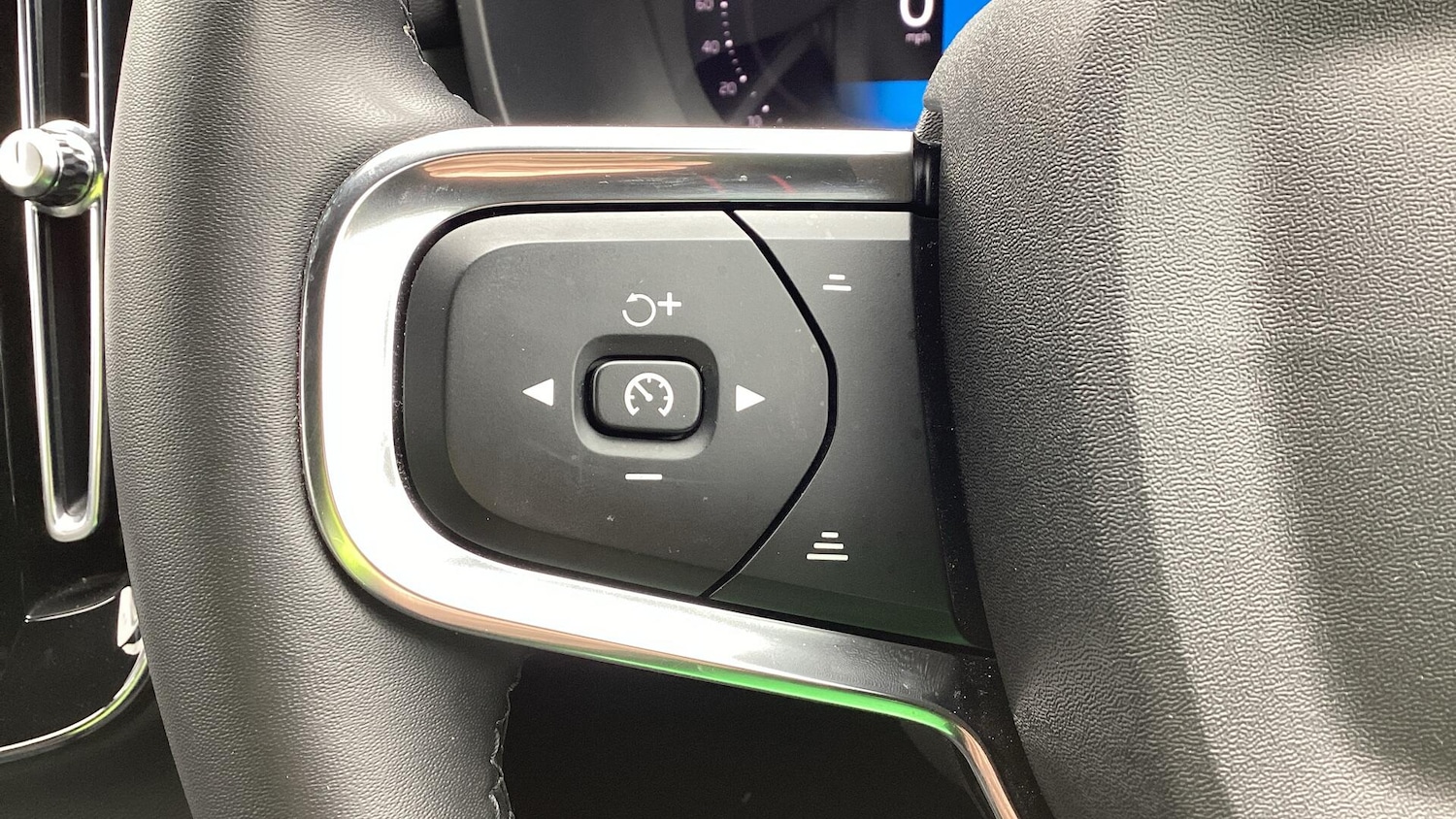 Used Volvo XC40 2023 for sale - 77657705: Photo 24