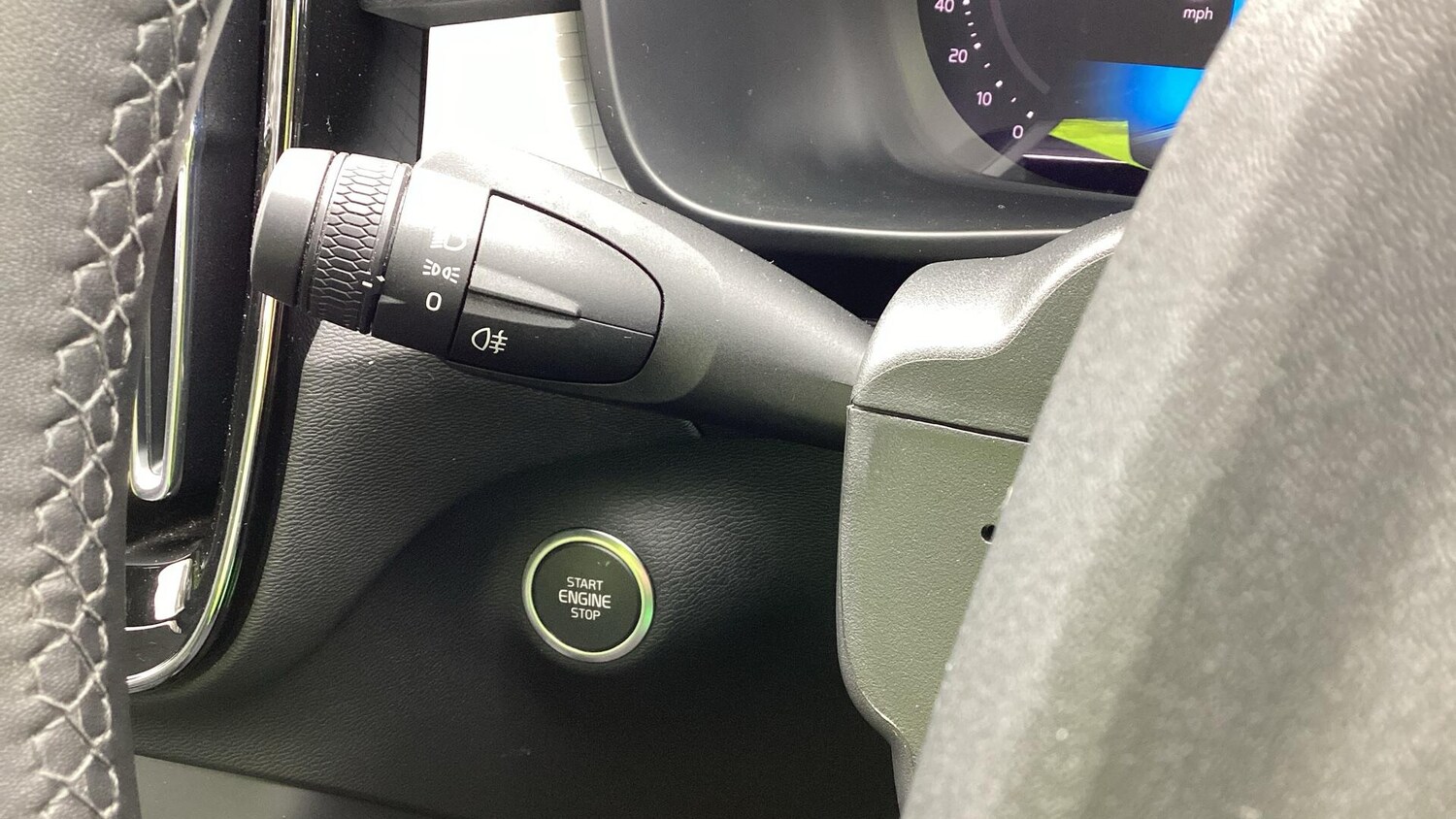 Used Volvo XC40 2023 for sale - 77657705: Photo 25