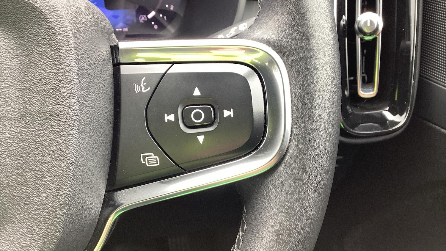 Used Volvo XC40 2023 for sale - 77657705: Photo 27