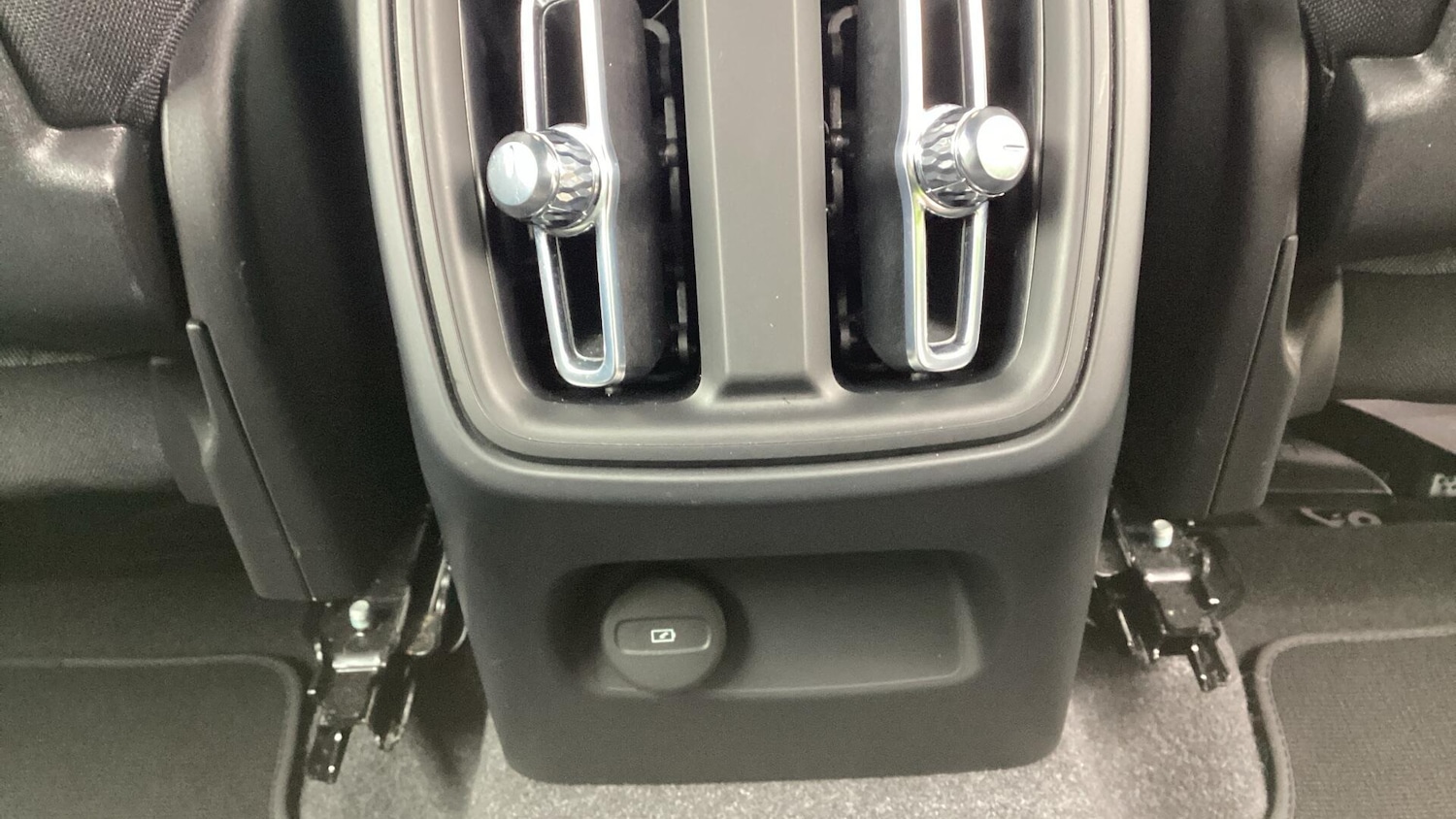 Used Volvo XC40 2023 for sale - 77657705: Photo 35