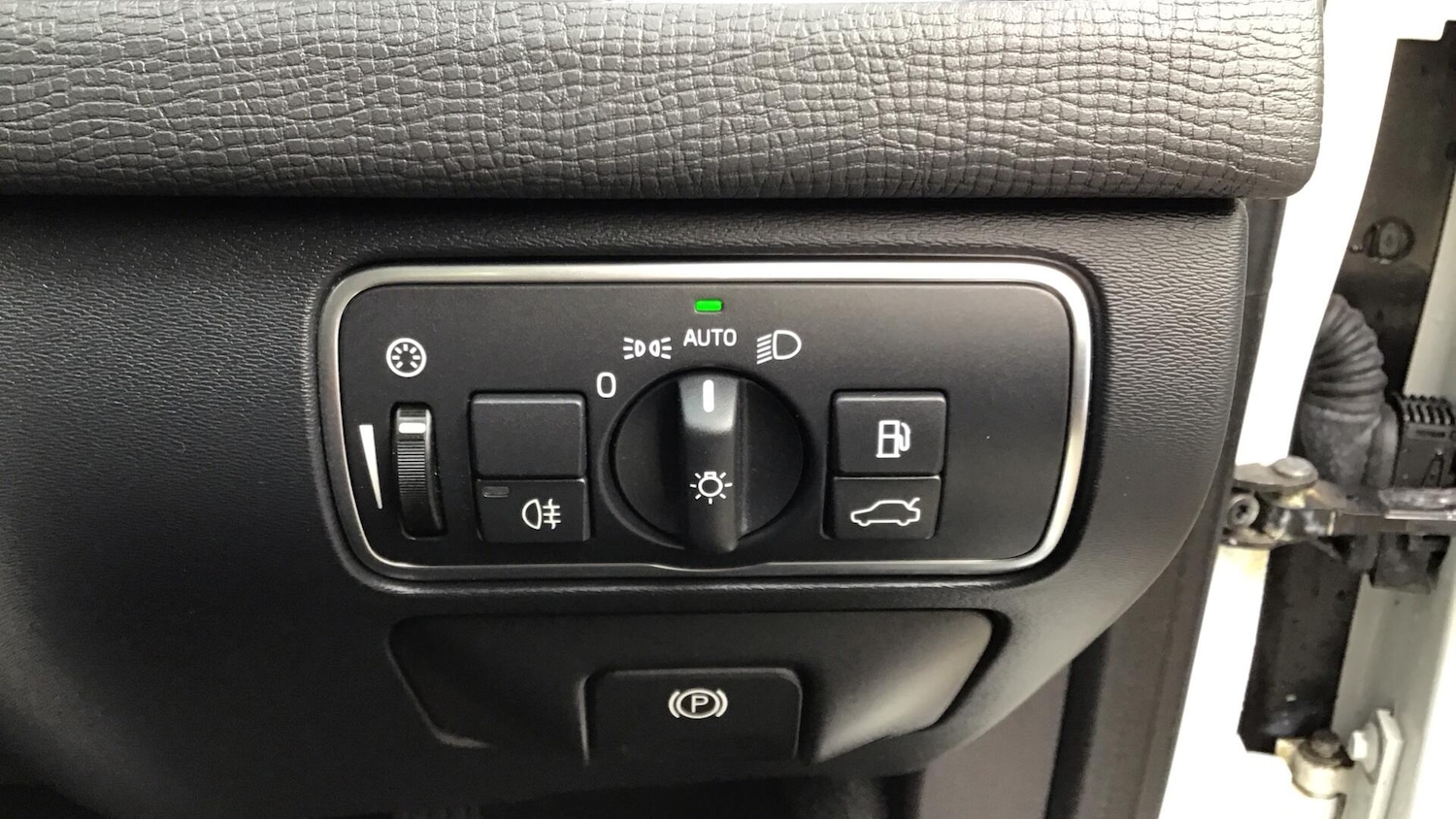 Used Volvo XC60 2016 for sale - 77255204: Photo 32