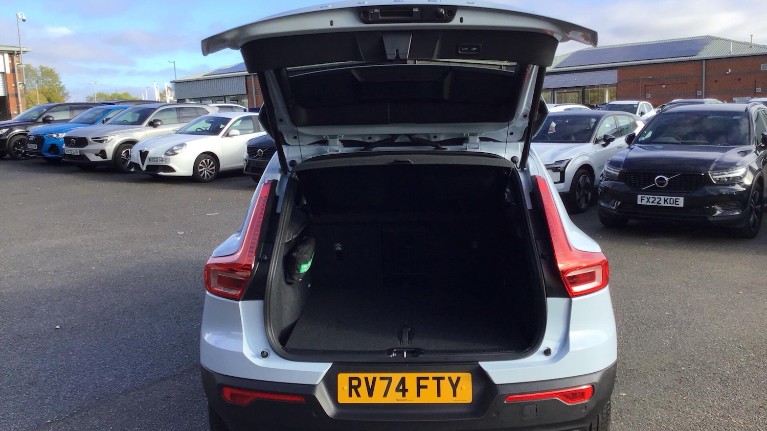 Used Volvo XC40 2025 for sale - 76671432: Photo 13