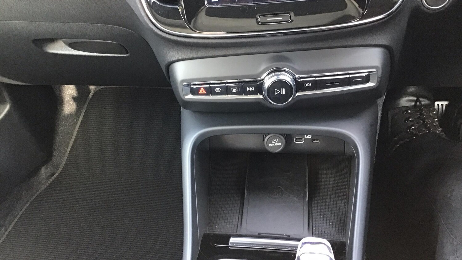 Used Volvo XC40 2025 for sale - 76671432: Photo 17